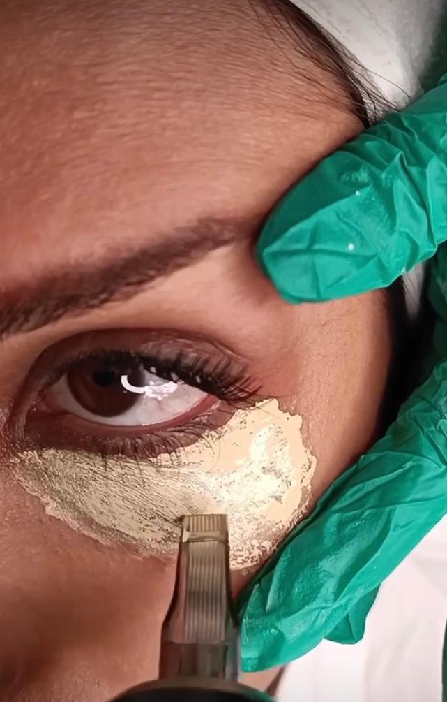 Permanent Concealer gegen dunkle Augenringe in Stuttgart