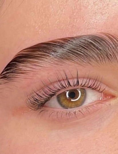 Wimpern & Augenbrauen Lifting Stuttgart – Ausdrucksstarker Look Perfektes Wimpern- und Augenbrauen Lifting in Stuttgart für mehr Ausdruck